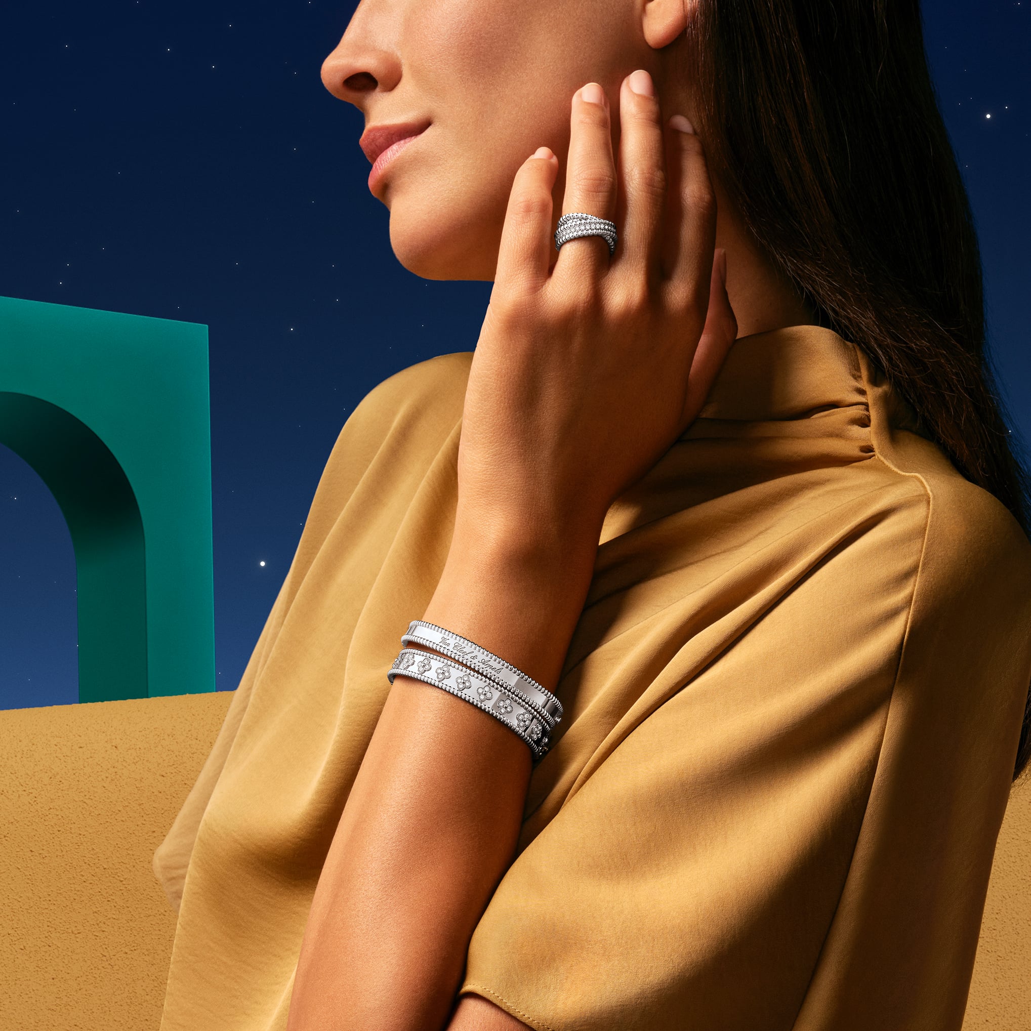 من مجموعة مجوهرات فان كليف أند آربلز