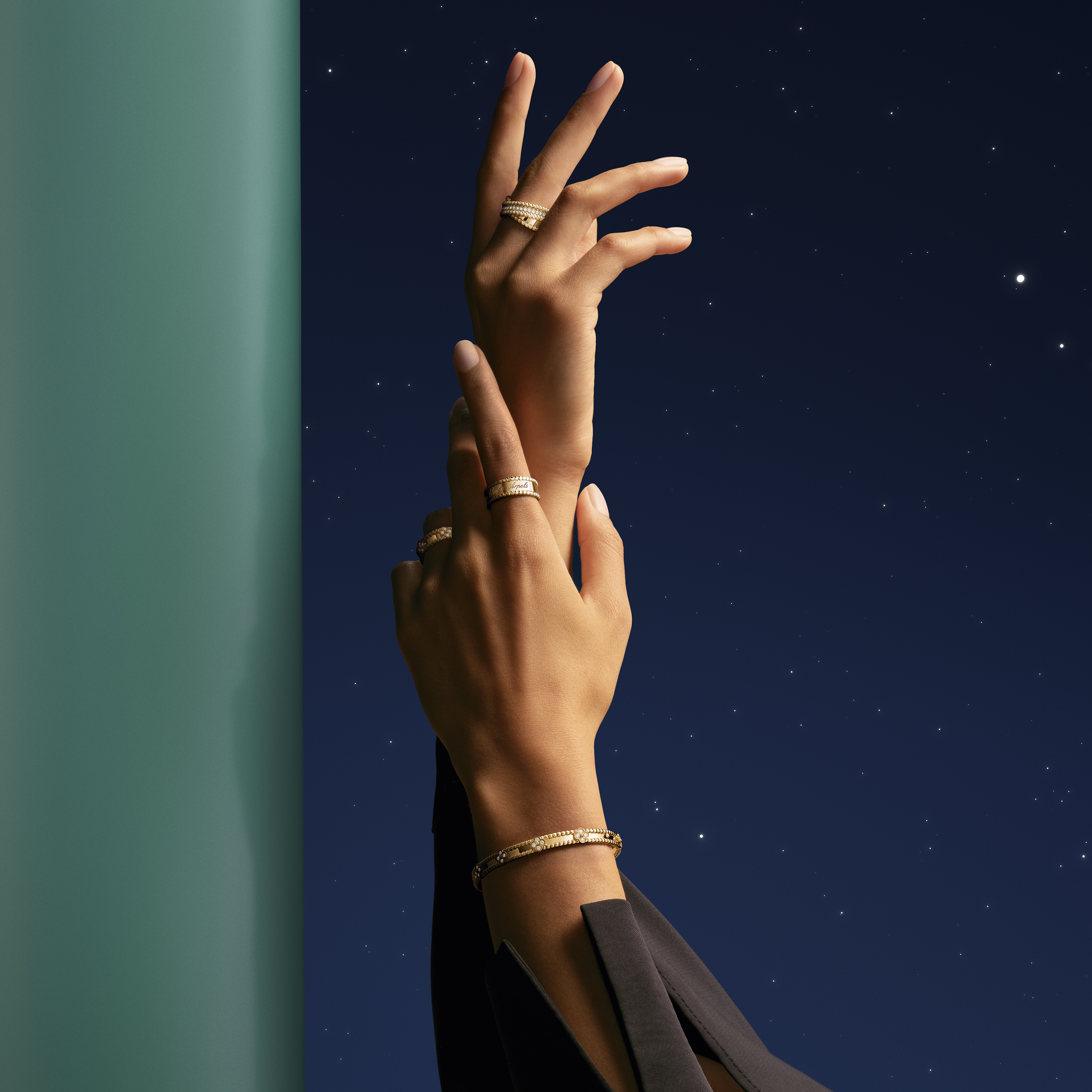 من مجموعة مجوهرات فان كليف أند آربلز