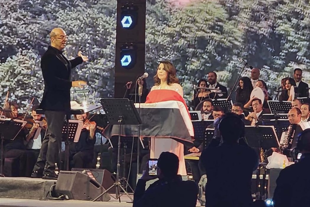 ماجدة الرومي تلتحف بالعلم المصري