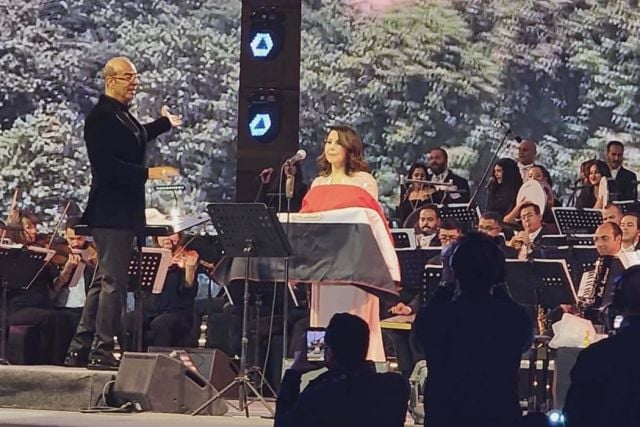 ماجدة الرومي تلتحف بالعلم المصري