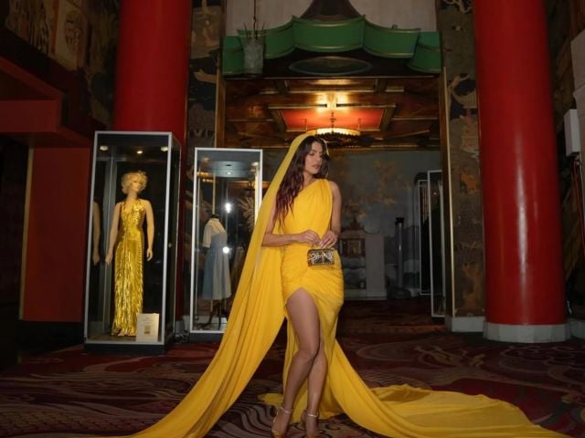 بريانكا تشوبرا بالأصفر