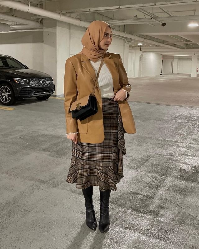 مدونة الموضة summer albarcha بإطلالة مميزة من التنسيقات الشتوية للمحجبات