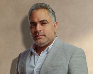 محمد شاهين يكشف أمنيته منذ الصغر وكيفية وصوله للسلام النفسي (فيديو)