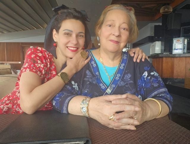 نورهان مع والدتها