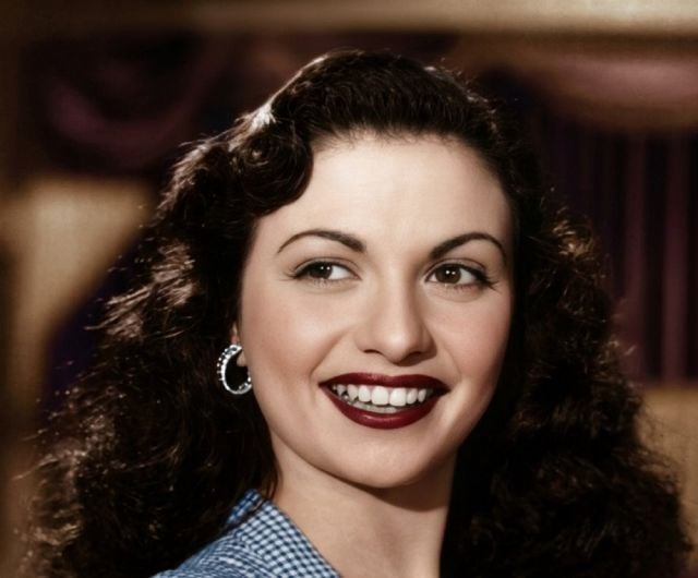 رحيل كيتي راقصة أفلام الخمسينيات عن عمر 96 عاماً