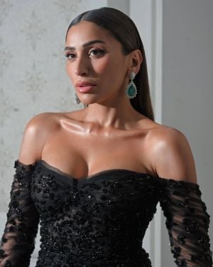 دينا الشربيني تحيي ذكرى رحيل والديها بصورة من طفولتها