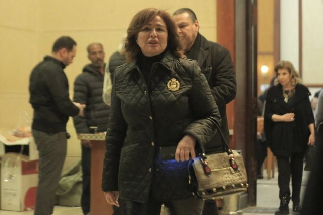 إلهام شاهين في طريقها الى العزاء