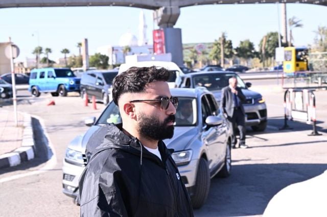 حازم إيهاب في طريقه للعزاء