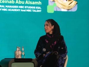 زينب أبو السمح في المنتدى السعودي للإعلام: تمكين المرأة يتحقّق بالشراكة مع الرجل