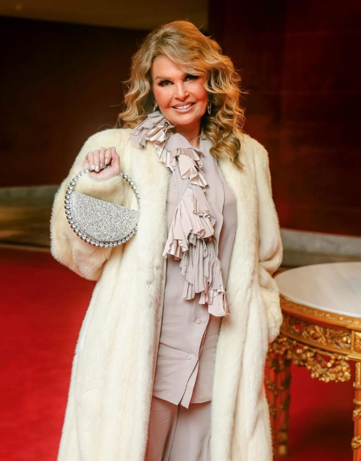 يسرا تتحدث عن والدتها وحياتها الشخصية والشيء الذي ندمت عليه (فيديو)