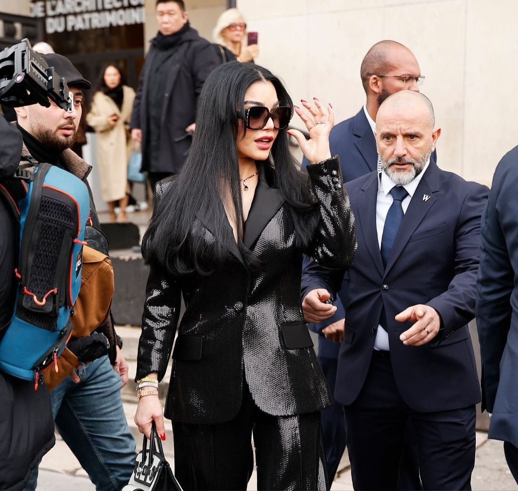 ساعات هيفاء وهبي الفخمة في باريس محط اهتمام الجمهور