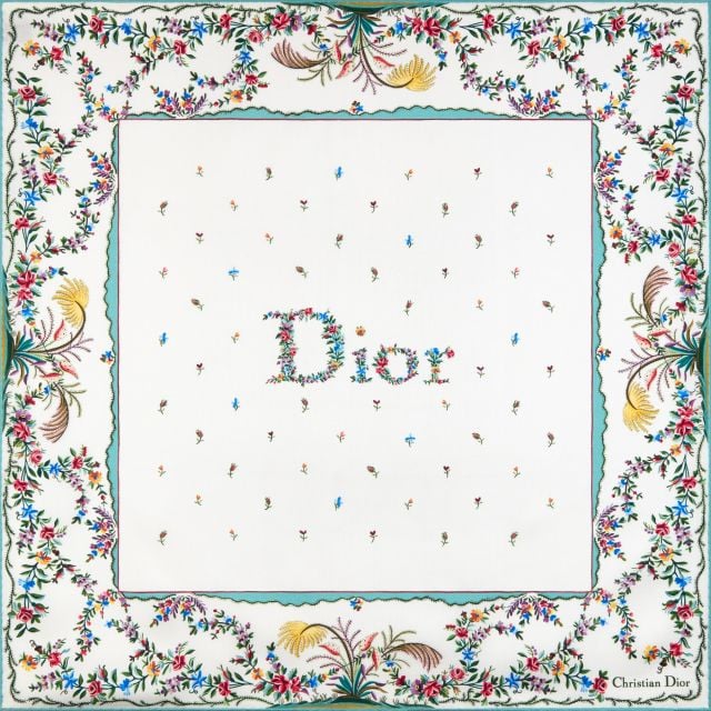 وشاح من Dior بمناسبة عيد الحب