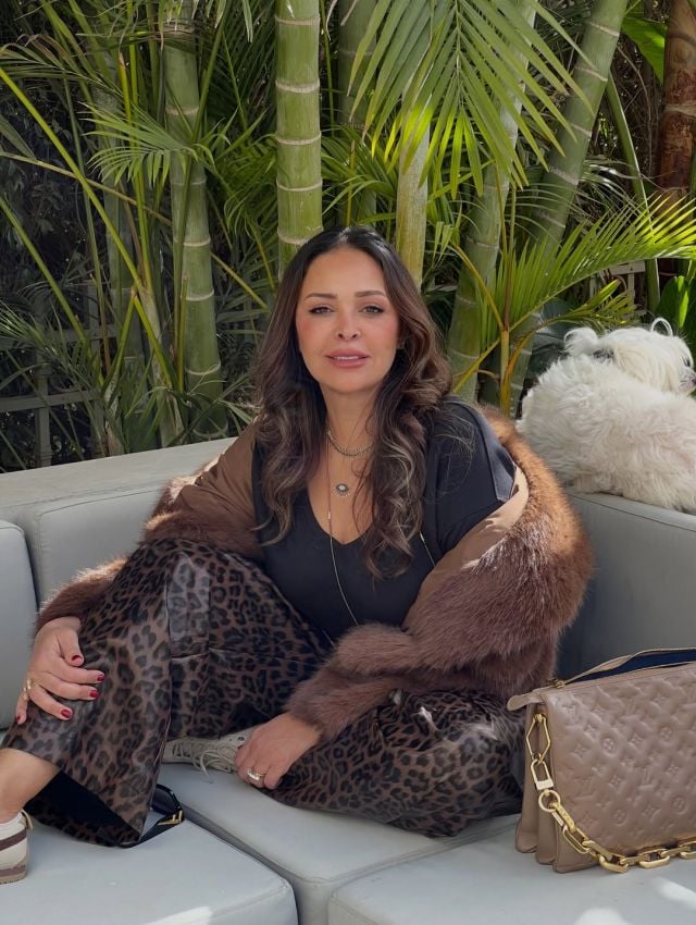 داليا البحيري تستعرض شكلها الجديد بنقشة الفهد 