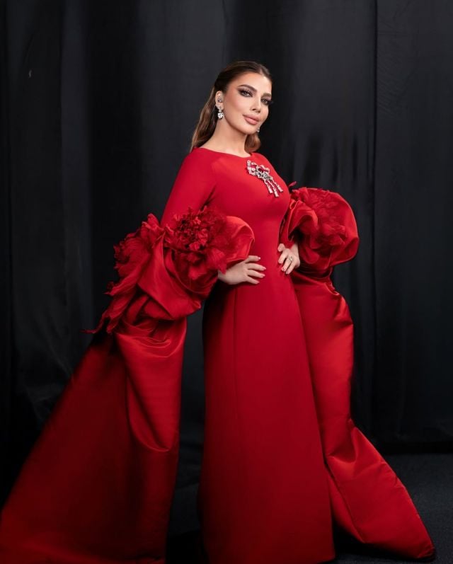 أصالة نصري بفستان أحمر أنيق