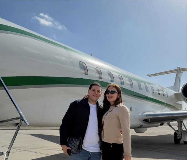 نسرين طافش تتمايل بفستانها الأحمر بين الورود والبالونات