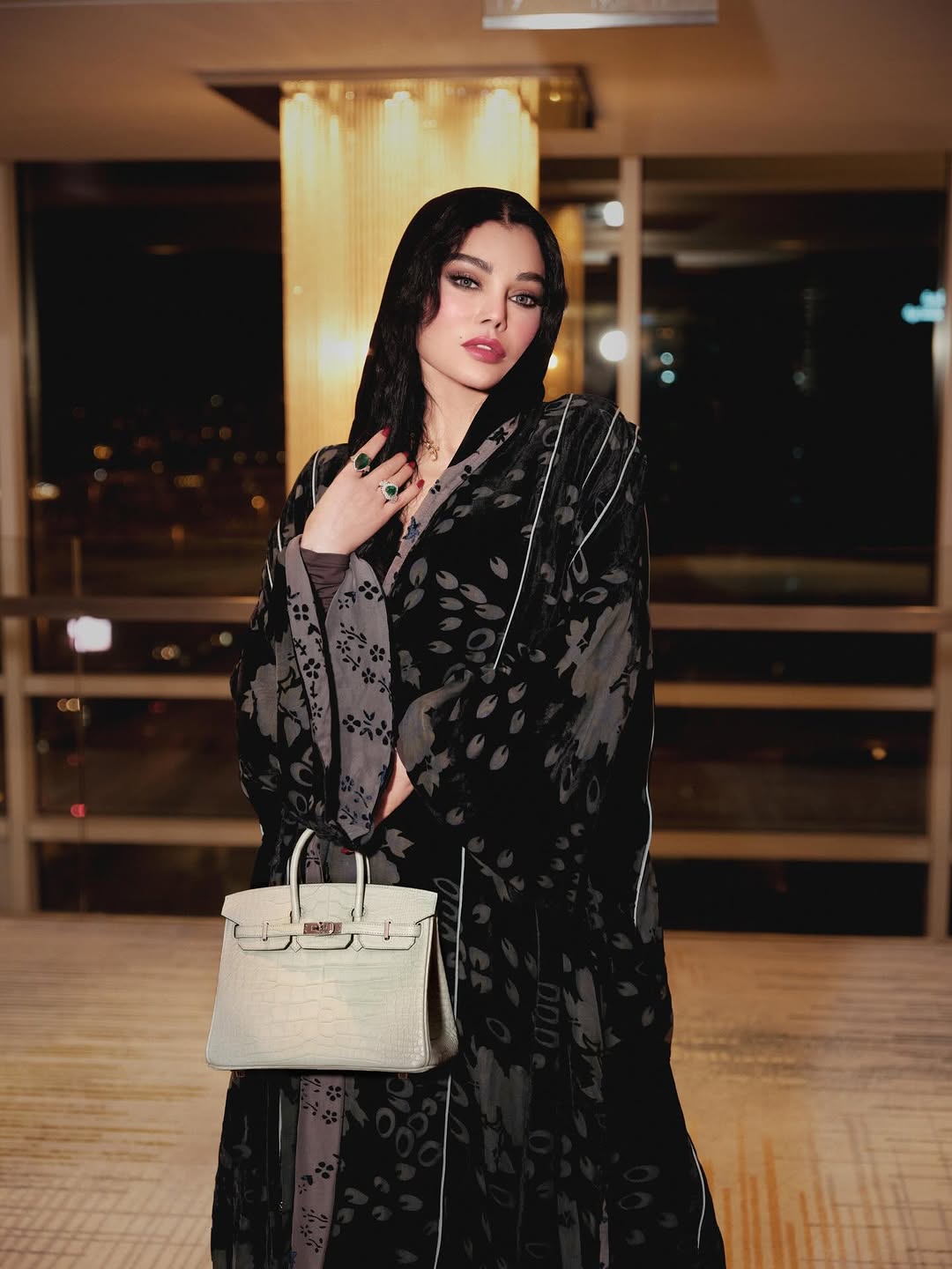 هيفاء وهبي تخطف الأنظار بإطلالتها الرمضانية الأنيقة