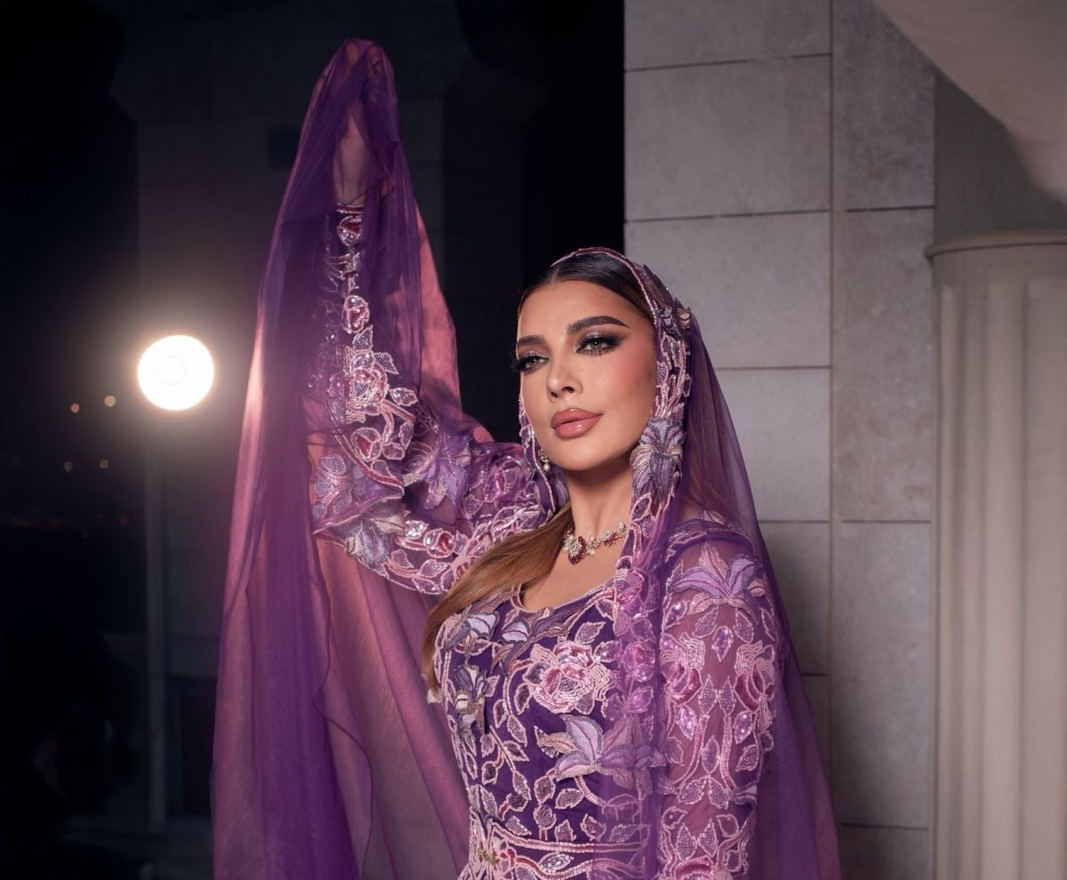 أصالة تستعيد ذكرياتها على مسرح خورفكان في حفلها بالشارقة