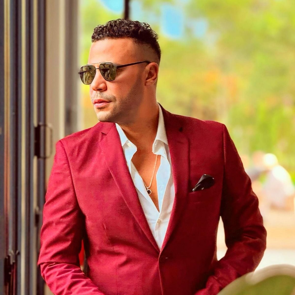 محمد إمام يروج لمسلسله الجديد بصورة رومانسية