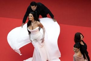 نادين نسيب نجيم تشعل السوشيال ميديا بتعليق عن كاريس بشار وباميلا الكيك 