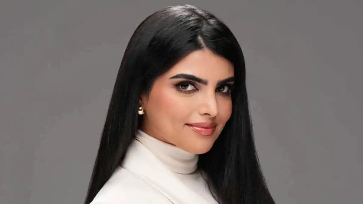 سارة الودعاني تخلع الحجاب لأول مرة... وحادثة 50 ألف ريال إلى الواجهة