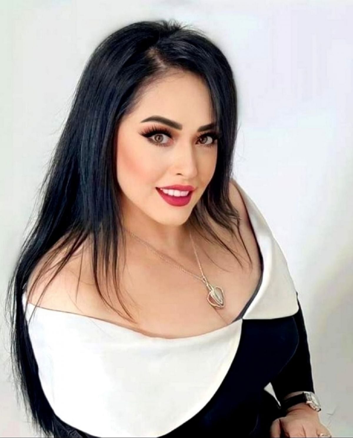 هند عاكف تكشف كواليس بداياتها وتوضح حقيقة زواجها من مطرب شعبي راحل (فيديو)