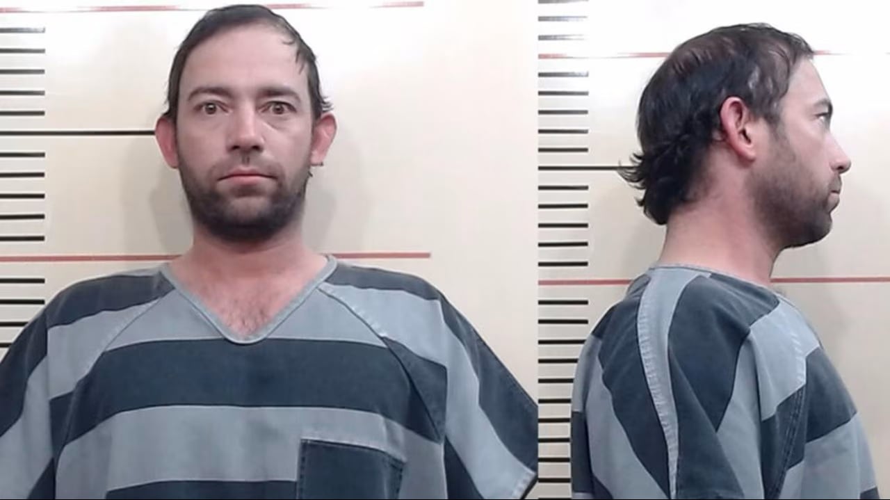 أدان بانيولوس في الاعتقال