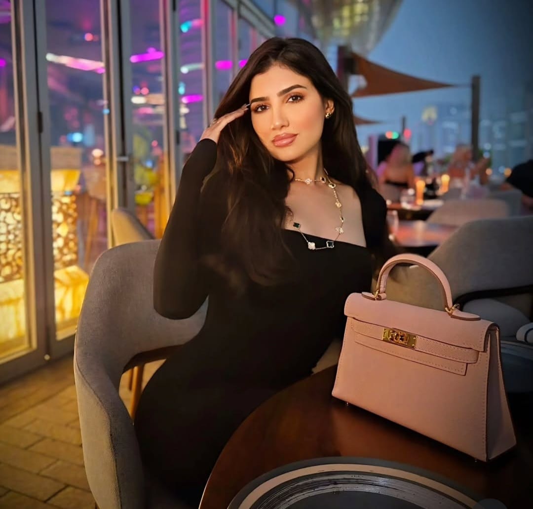 مي عمر تشيّع جثمان والدها لمثواه الأخير وتوّدعه بكلمات مؤثرة (فيديو وصور)