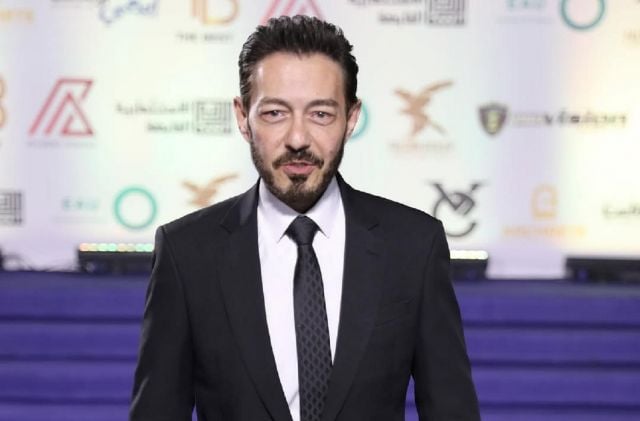 أحمد زاهر يتحدث عن محاولة ابتزازه وأسرته بعد اختراق حساب زوجته (فيديو)