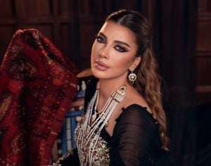 أصالة تعلّق بطرافة على وجود ابنتها شام في حفل البحرين (فيديو)