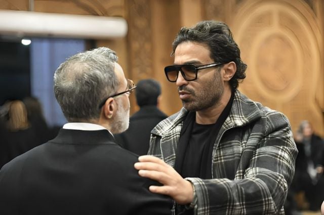 أحمد فهمي يقدم واجب العزاء