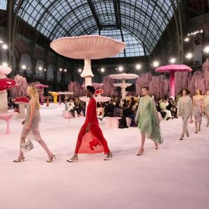 الفخامة والأناقة في مجموعة Chanel خلال أسبوع الموضة في باريس 2026