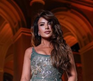 صبا مبارك تلفت الأنظار بأناقتها وشعرها المختلف