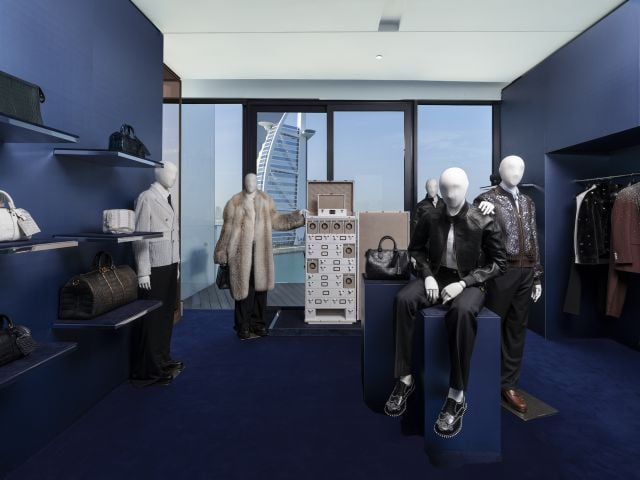 أزياء لويس فويتون