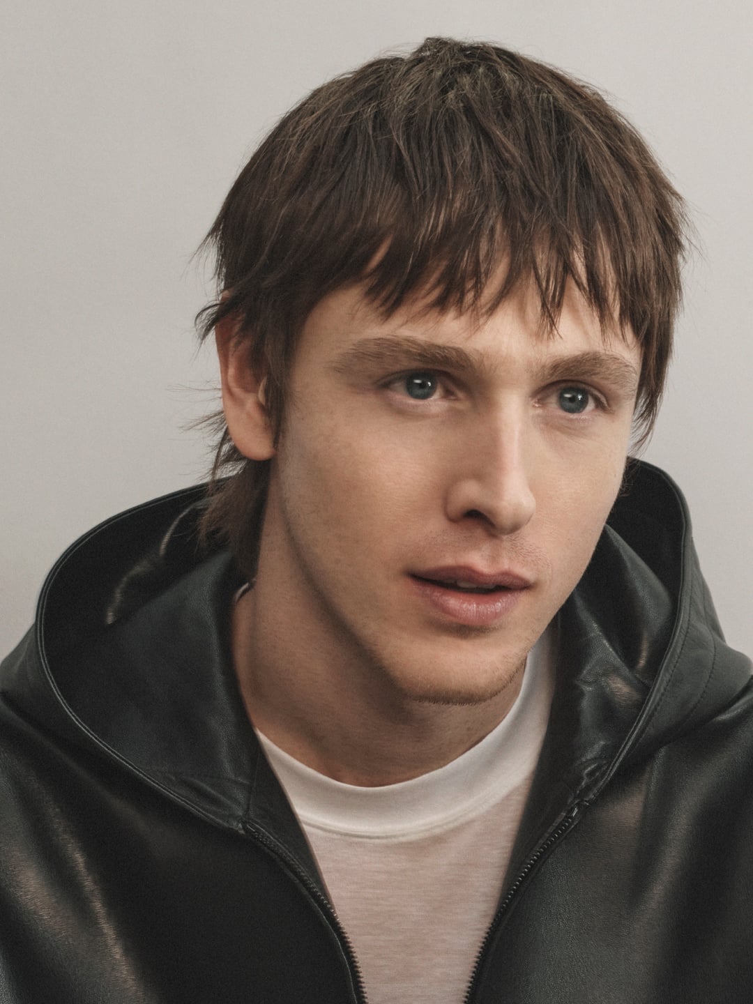 حملة بالينسياغا "القلب والجسد" بمشاركة مجتمع جديد – هاريس ديكنسون حملة بالينسياغا "القلب والجسد" بمشاركة مجتمع جديد – هاريس ديكنسون