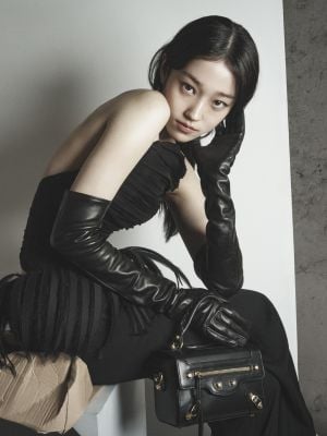 دار Balenciaga تطلق حملة مبهرة مع سفراء جدد