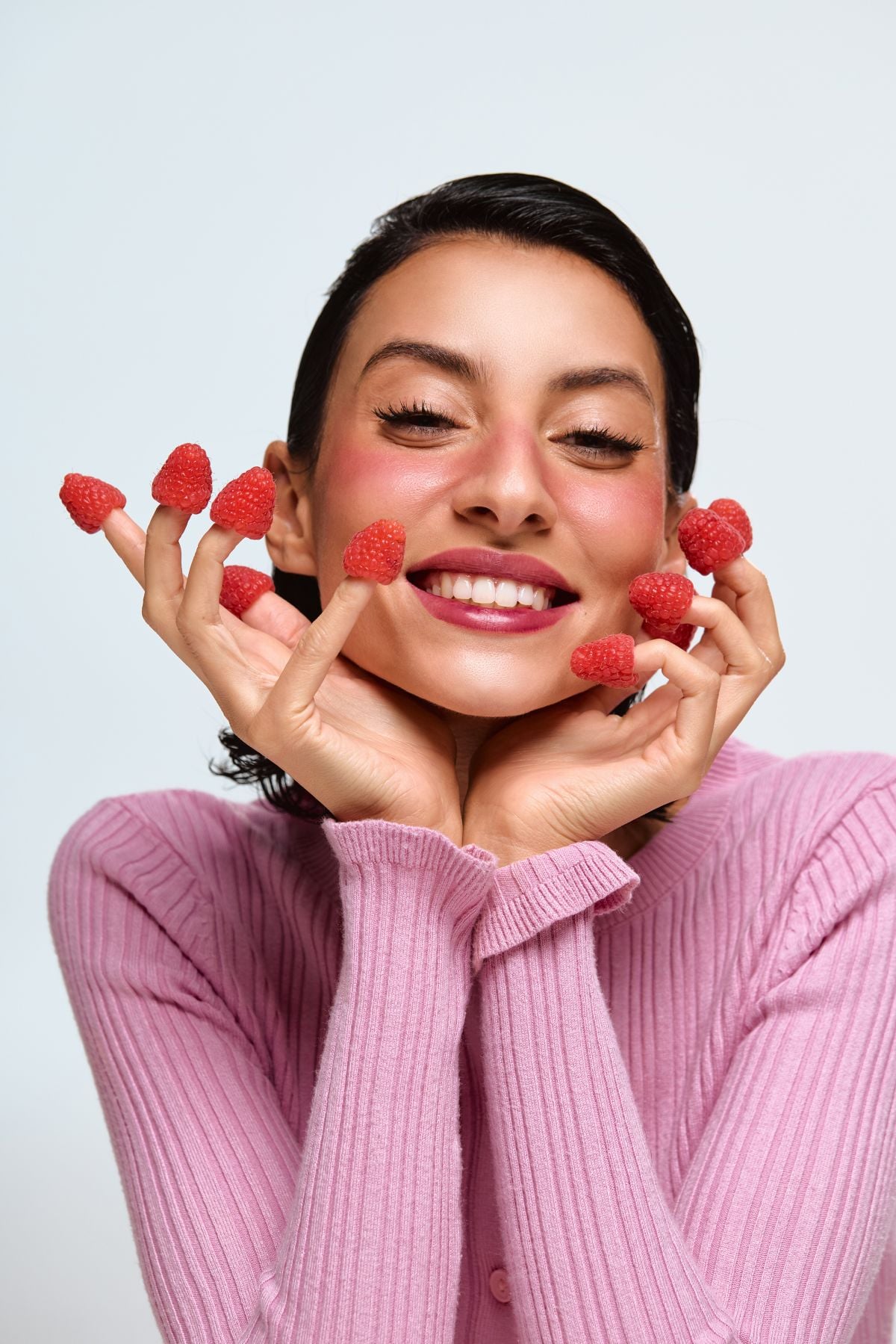 تألقي بمكياج متناسق الألوان مع Benefit Cosmetic 