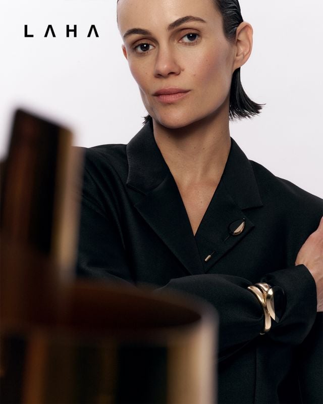 بروش وسوار Serpent Bohème من الذهب والأونيكس من Boucheron
بليزر من Bouguessa