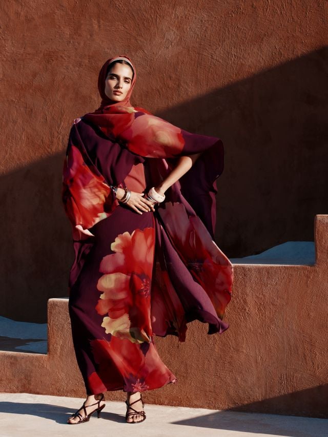 فستان ماكسي كاب بورغندي مزخرف بالزهور