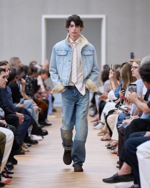 الراحة والأناقة مع أحذية Dior Archie للرجال لصيف 2026