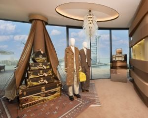 لويس فويتون تقدّم رحلة حصرية لاكتشاف حرف البيت ومهاراته اليدوية في مرسى العرب دبي