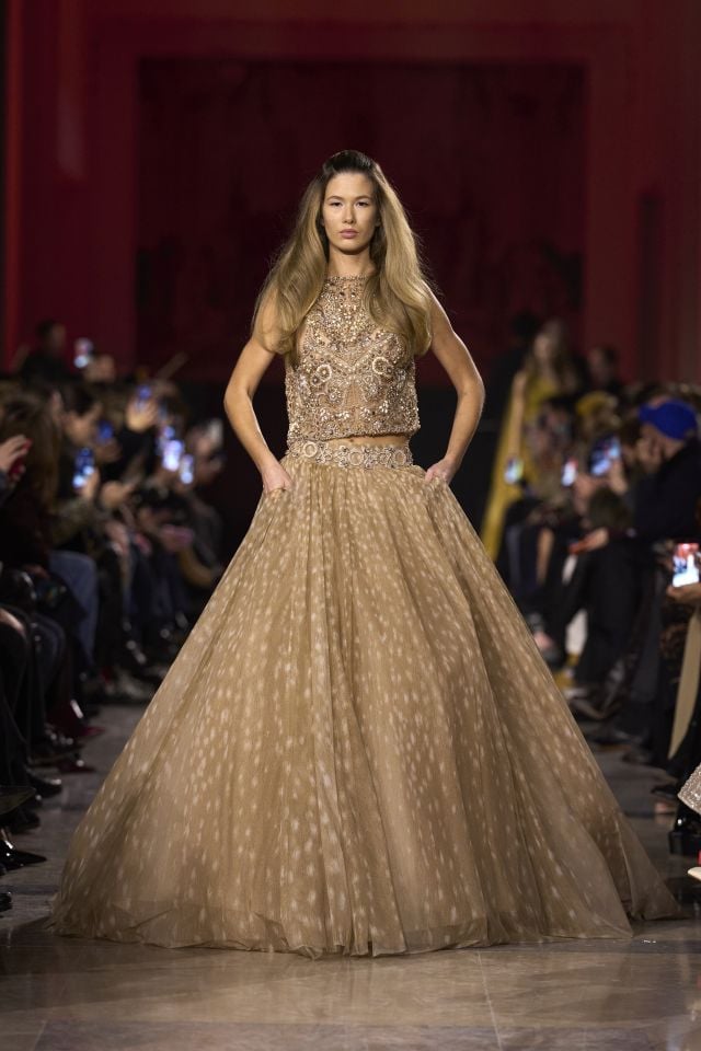 من مجموعة أزياء ELIE SAAB لربيع وصيف 2026