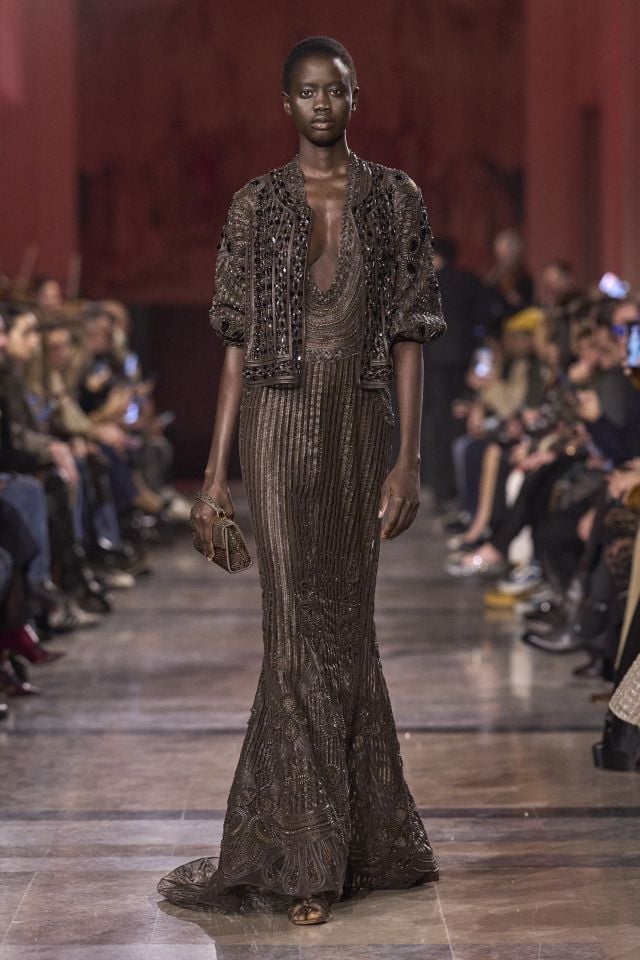 من مجموعة أزياء إيلي صعب لربيع وصيف 2026