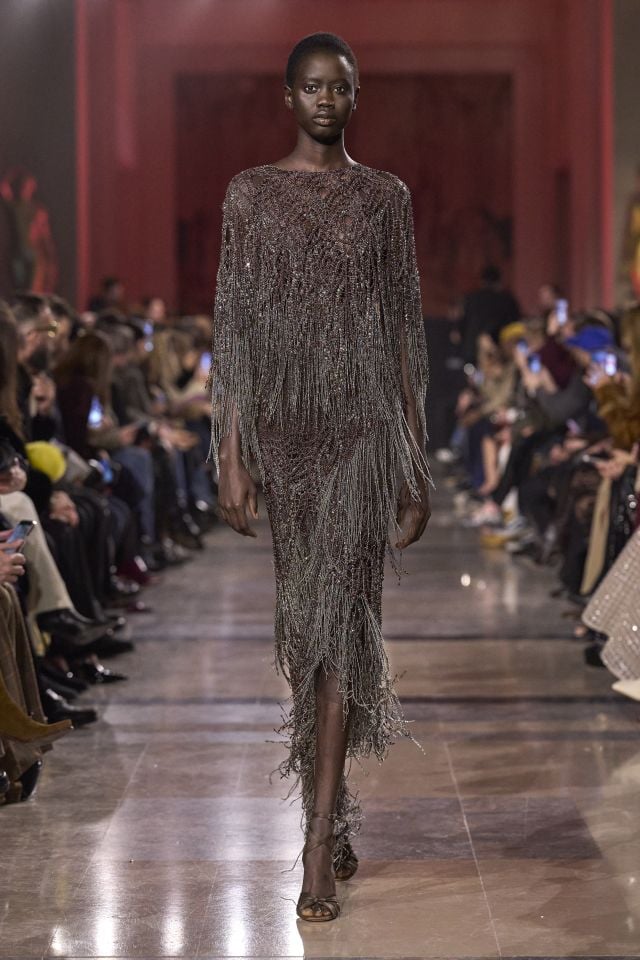 من مجموعة أزياء ايلي صعب لربيع وصيف 2026