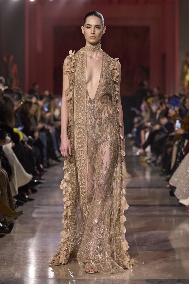 من مجموعة أزياء ايلي صعب لربيع وصيف 2026