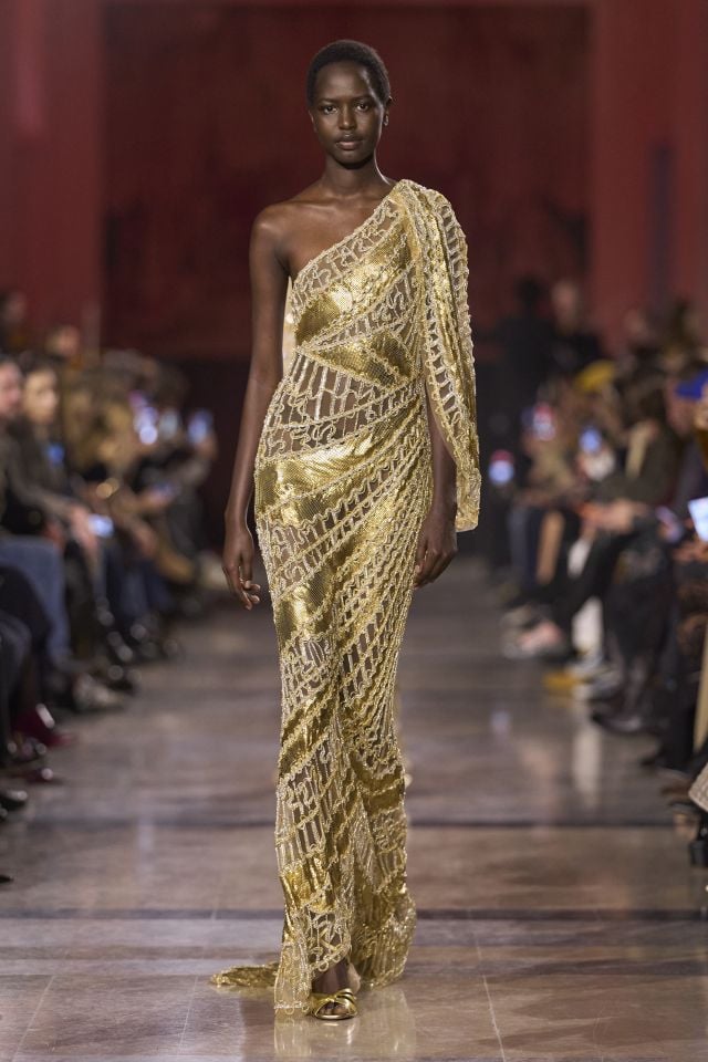 من مجموعة أزياء ELIE SAAB لربيع وصيف 2026