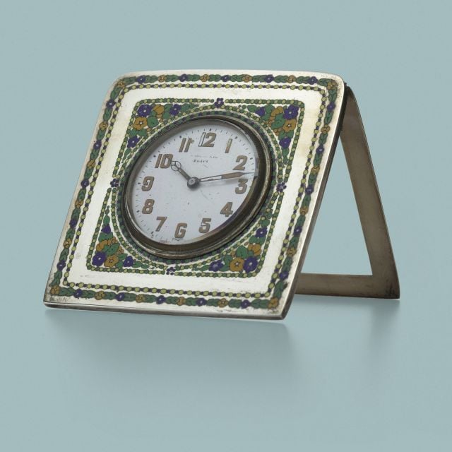 ساعة مكتبية بالمينا