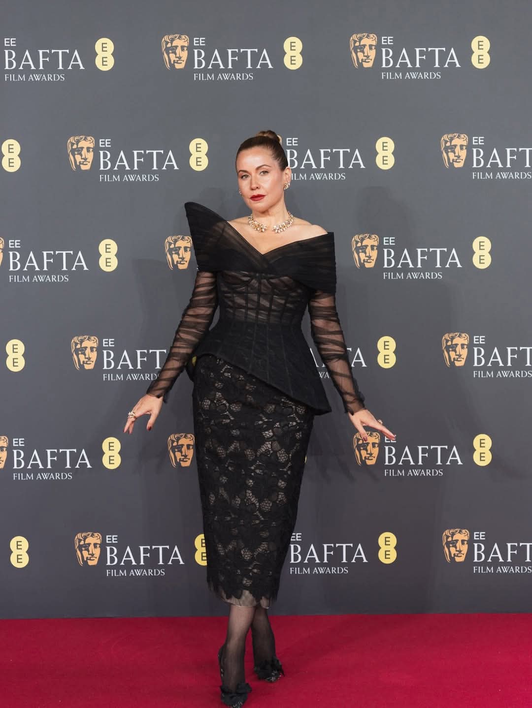 ريا أبي راشد تختار الدانتيل الفخم في حفل الـBafta 