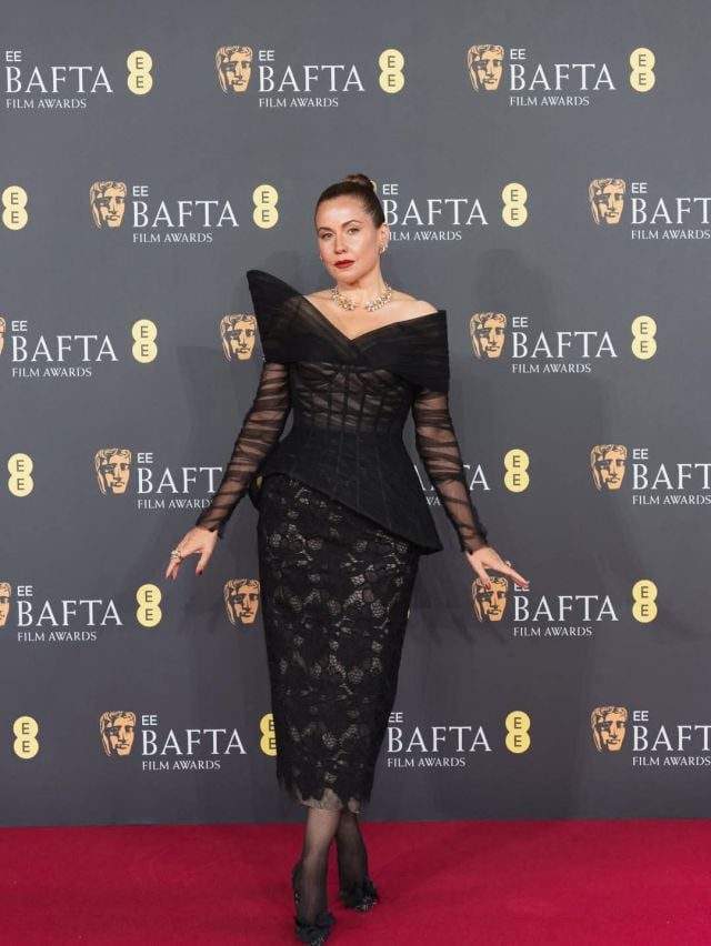 ريا أبي راشد تختار الدانتيل الفخم في حفل الـBafta 