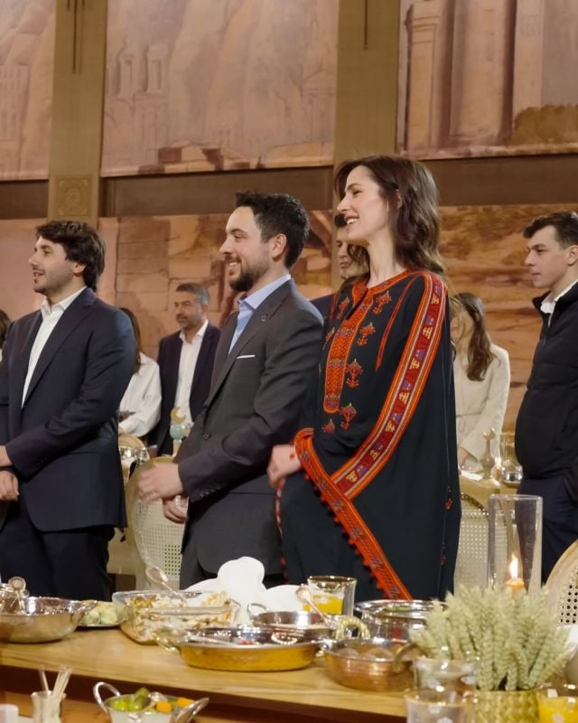 الأميرة رجوة والأمير الحسين في أول إفطار عائلي