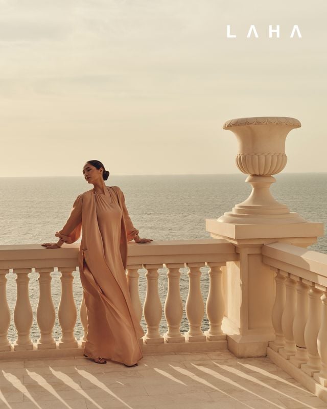 إطلالة كاملة من Valentino